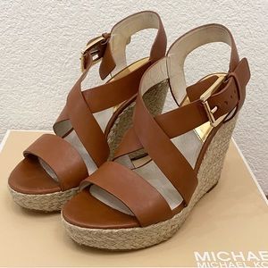 Michael MICHAEL KORS Giovanna Wedge Luggage Color Brown Leather Sandals Size 8